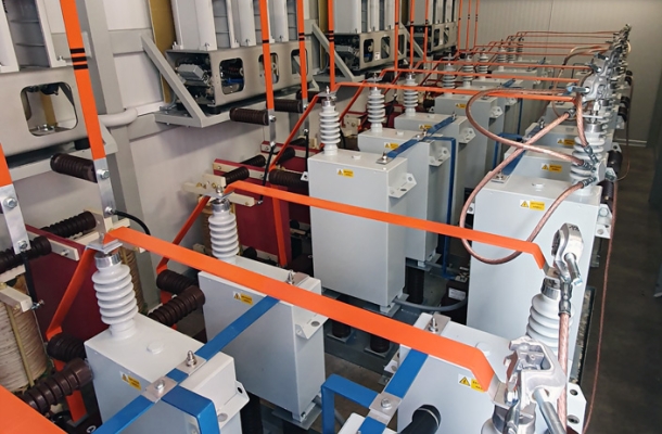 Kondenzátorová baterie pro podporu stability napětí